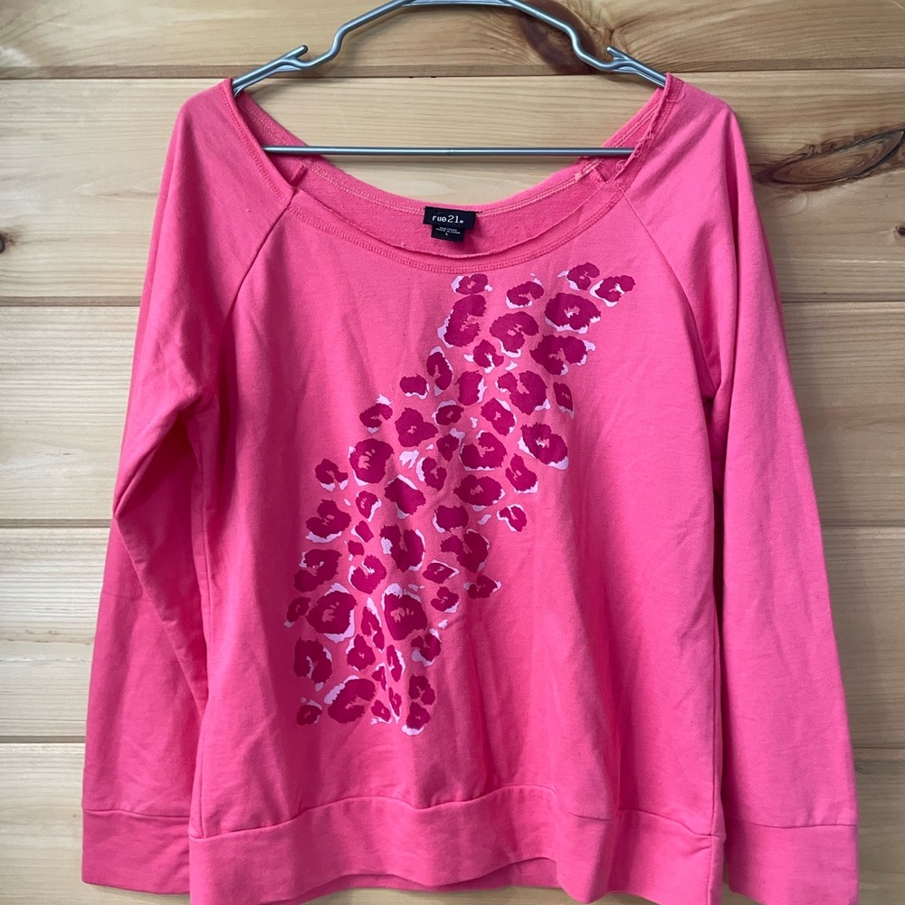 Rue 21 Womens Pink Cheeatah sweater Large NWOT.